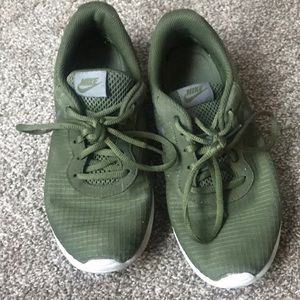 Women’s Nike Tennis Shoes